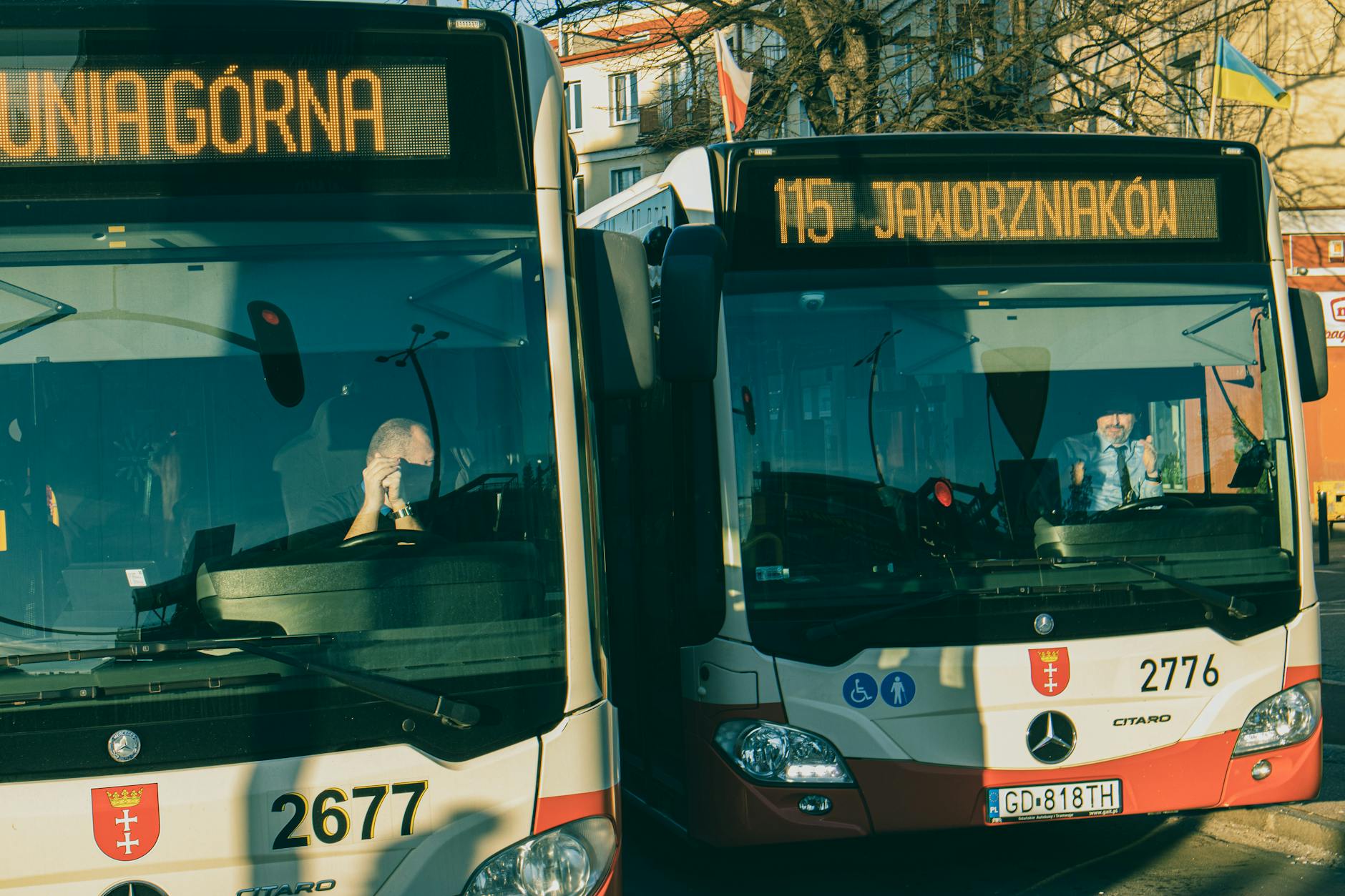 Ilustracja autobusu komunikacji miejskiej w Tczewie, symbolizująca przewoźników i rozwój transportu.